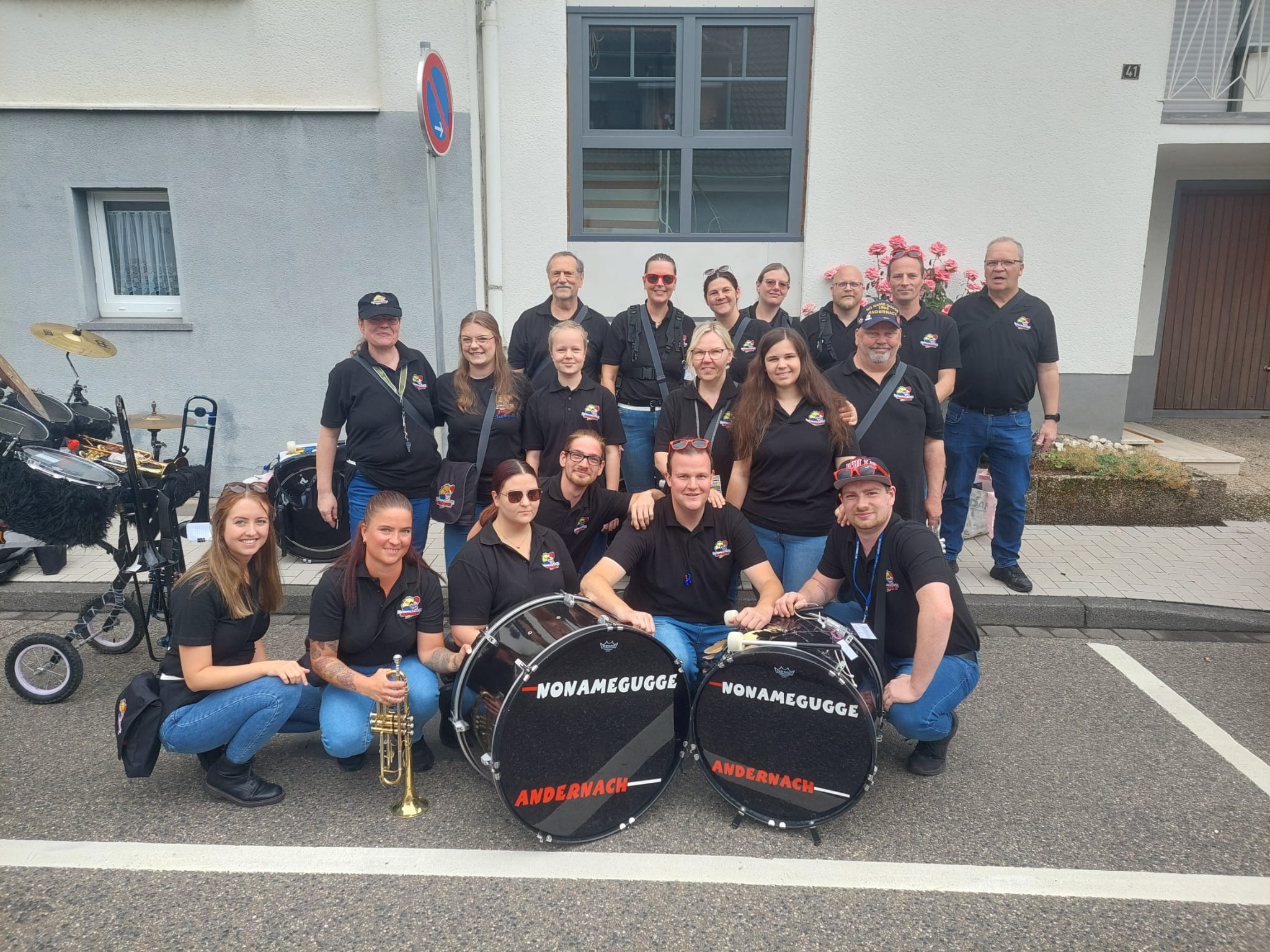 No Name Gugge Andernach musiziert auf einer Bühne